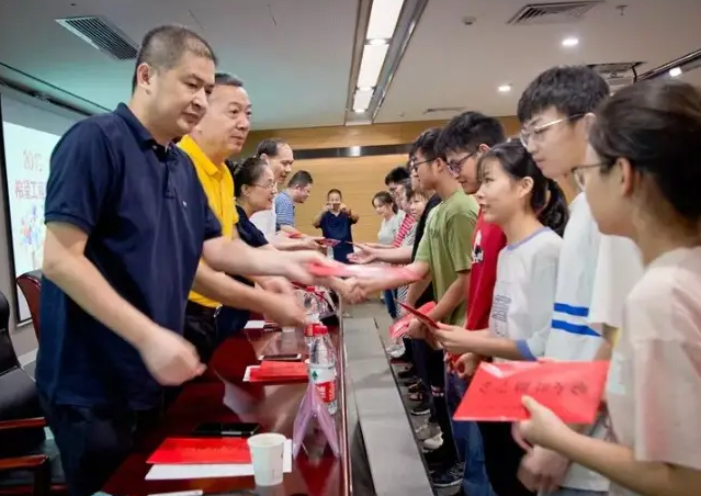 为根底理学与高度重视数学物理化学等根底学科建设